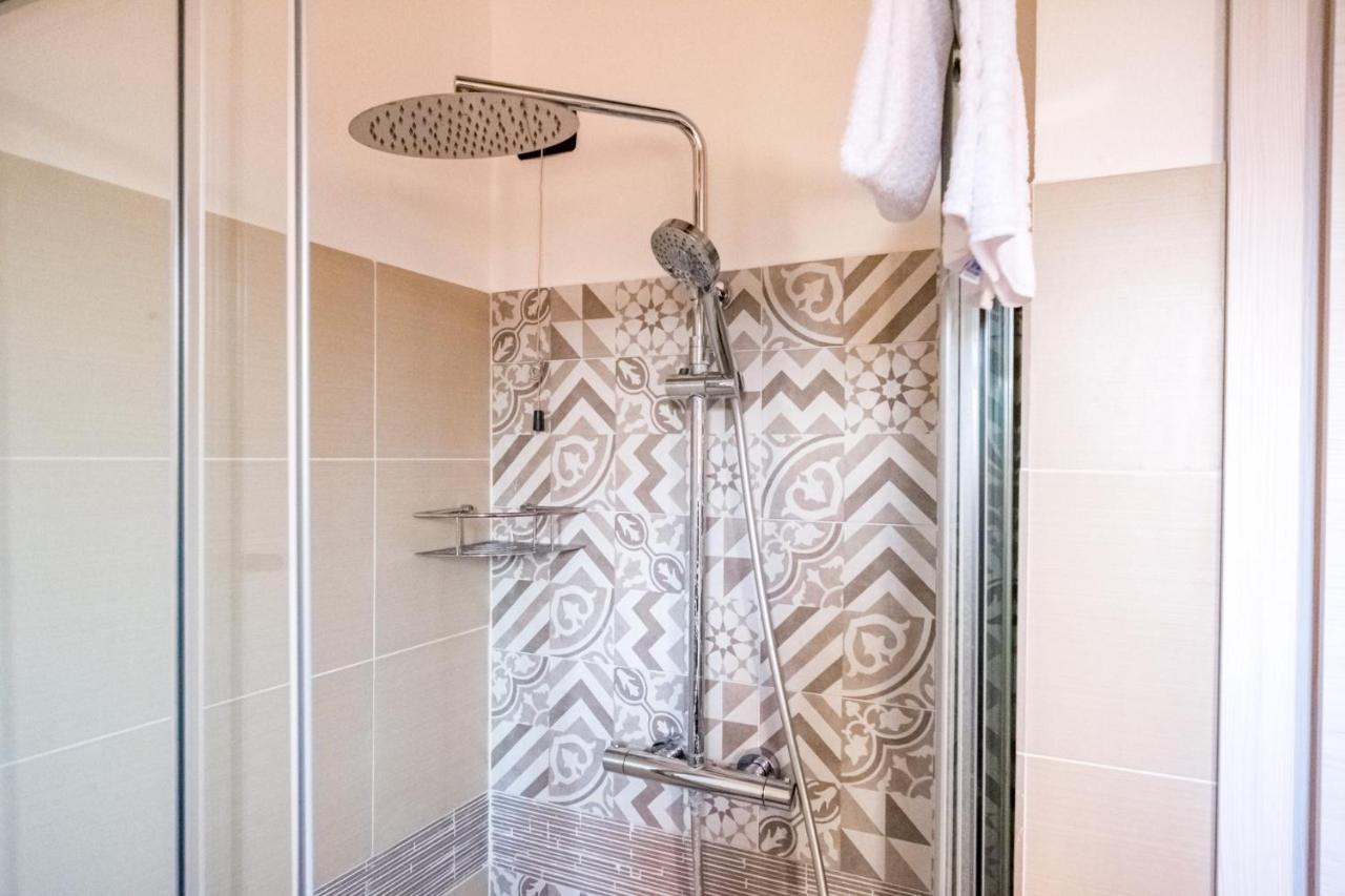 Residenza Oleandro Lägenhet Desenzano del Garda Exteriör bild